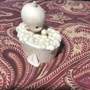 Precious moments a tub full of love figurine